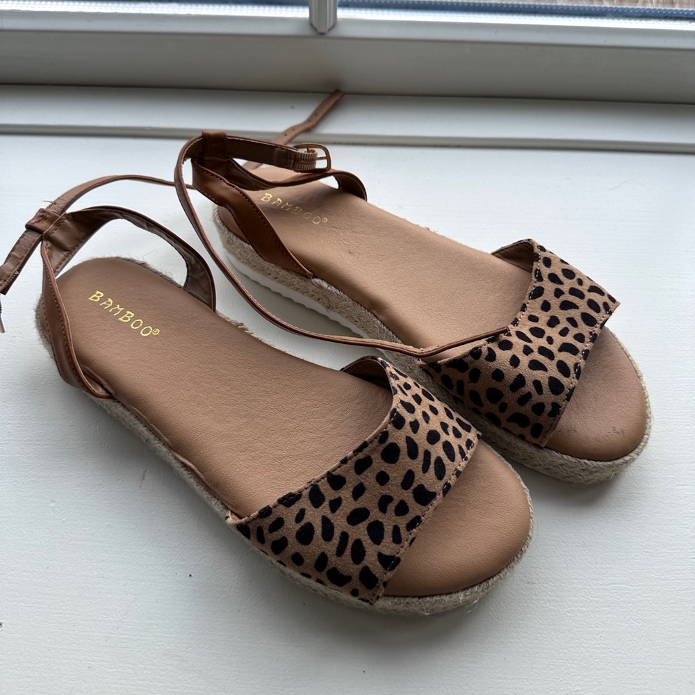 Women’s Size 9 Leopard Print Sandals